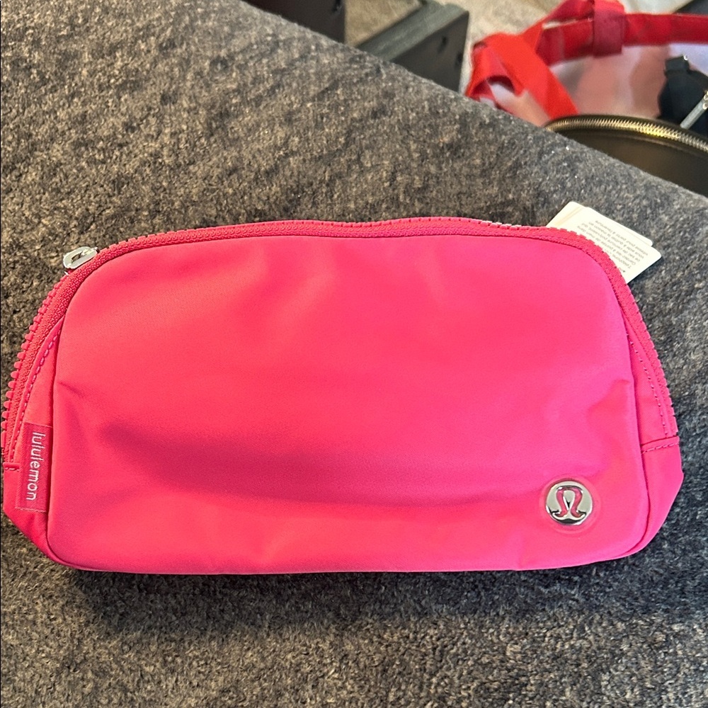 Lululemon Athletica NWT Bright Pink Cosmetic Bag SILVER hardware.
